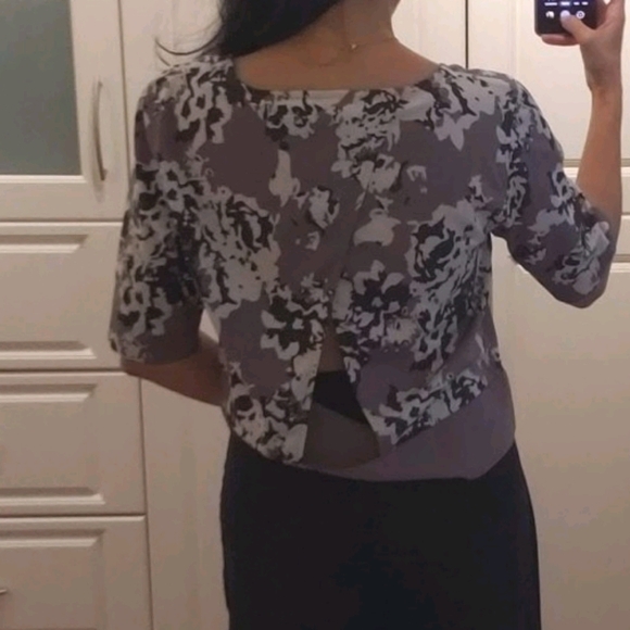 Banana Republic Floral Open Back Top - Picture 3 of 3